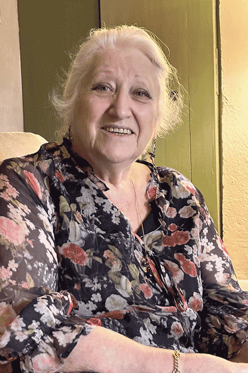 Portrait de l'artiste Vivienne Rousselle, peintre de Sigean vers Narbonne